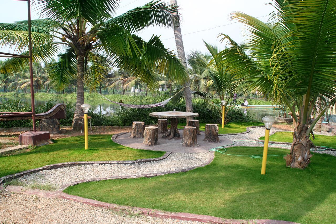 Munroe Island Lake Resort Mundrothuruth Extérieur photo